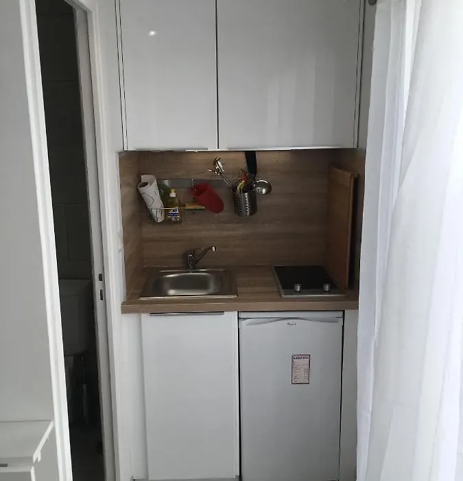 Studio Carre D'Or Situe A 50 M De La Plage-1