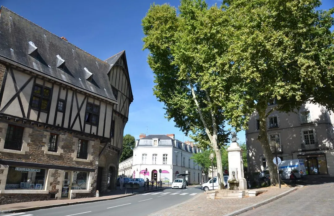 La Closerie Des Augustins, Chambres D'Hotes, Quartier Historique, Accueil Modulable, 2 Roues-1