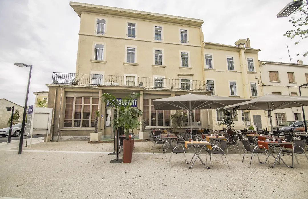 Kyriad Orange Centre Ville - Hotel Restaurant Bar - Galerie D'Art Des Princes - Provence Alpes Cote'Azur - France - Autoroute A7-A9 - Exit21- Chateauneuf-Du-Pape Avignon Bollene Nimes Valence - Terrasse - Repas - Petit Dejeuner-1