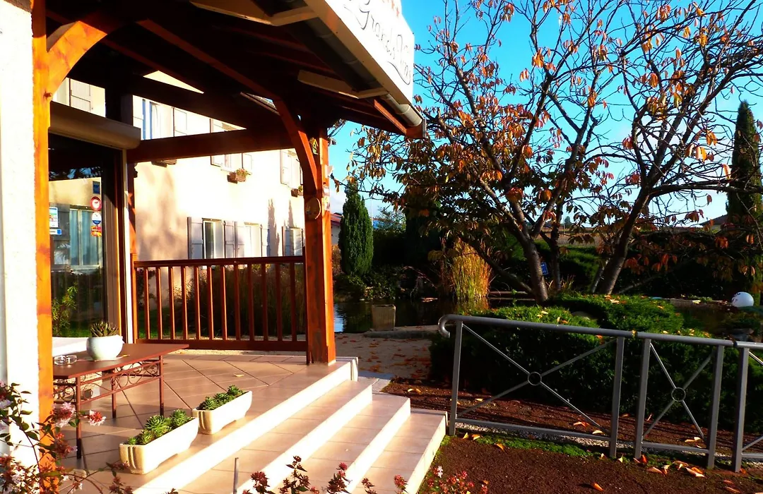 Logis Hotel Des Grands Vins-1