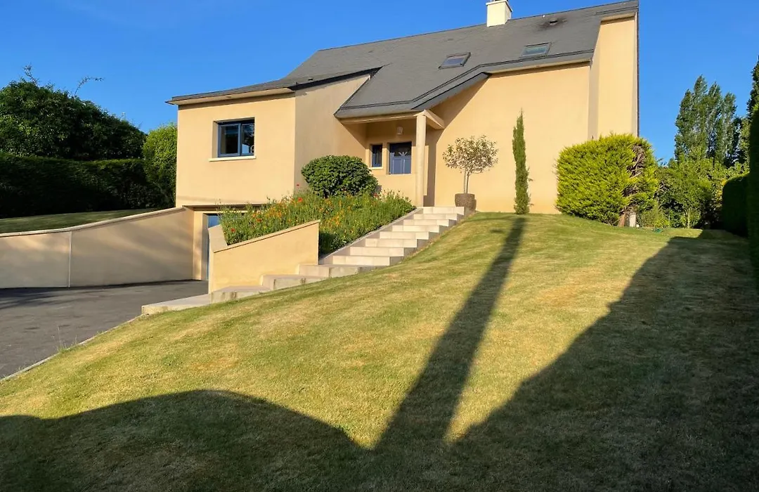 Chez Béa Calme avec sa jolie vue sur jardin, confort assuré-1