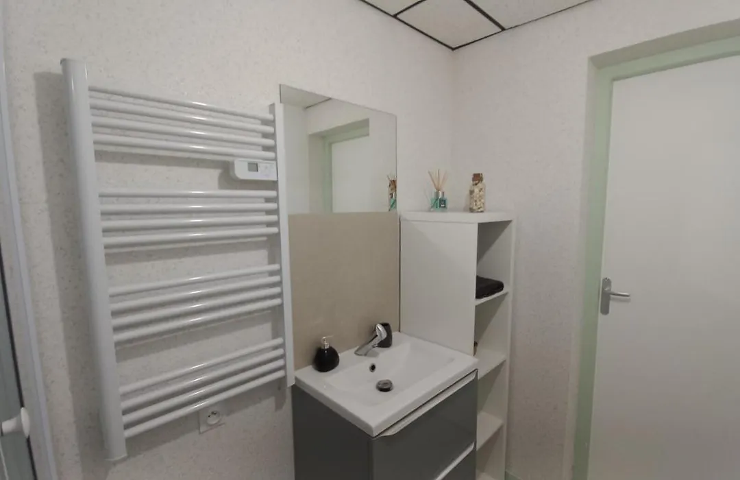 Adorable Studio Pour 1 A 2 Personnes Avec Terrasse & 1 Place De Parking-1