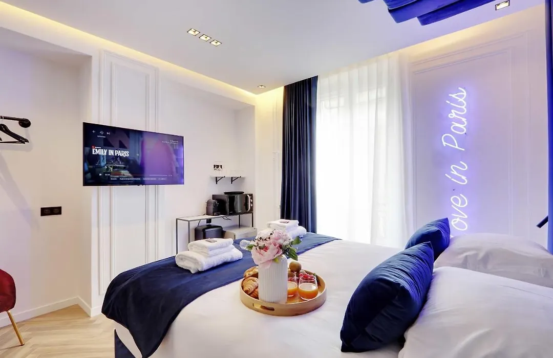Couples Getaway Unit With Jacuzzi - City Center-1