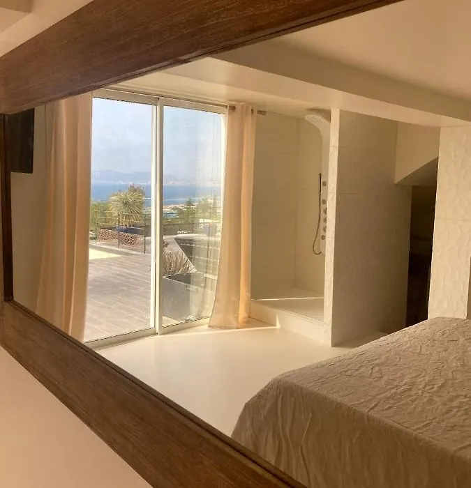 LES SUITES LOVE 3 SPA VUE MER PISCINe-1