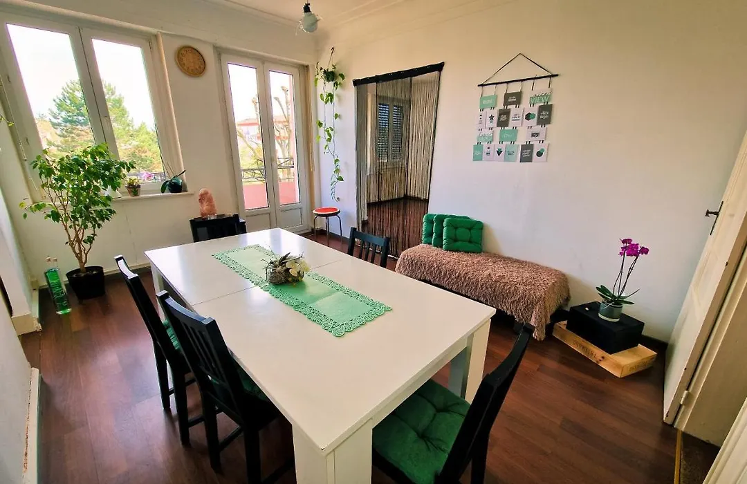 Comfortable Room 4 Minutes Walk To Basel Shared Apartment-1