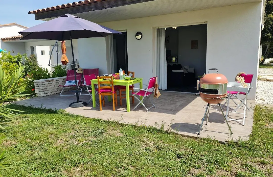 Petite Maison Dans Residence Avec Piscine Commune-1