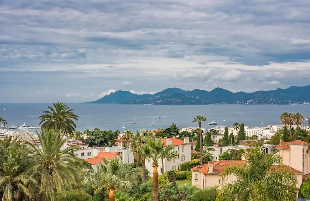 Room In Apartment - Magnificent 3 Bedroom-1