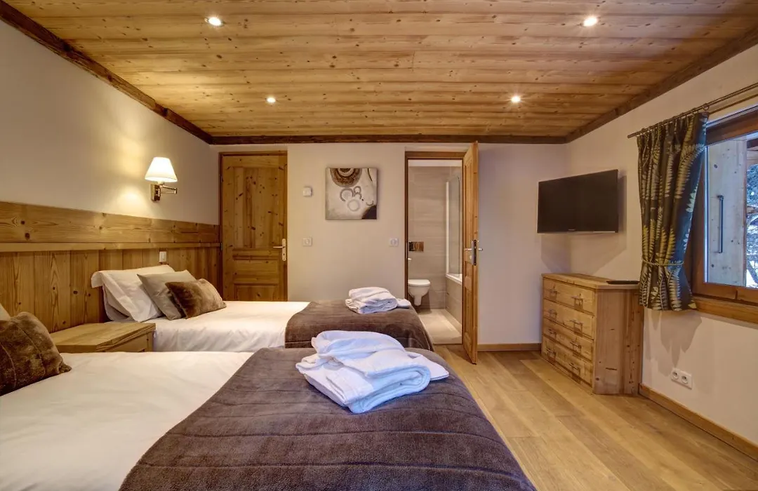 Chalet Cristalliers - 5 Bedroom Luxury Chalet In Central Chamonix With Log Fire And Hot Tub-1
