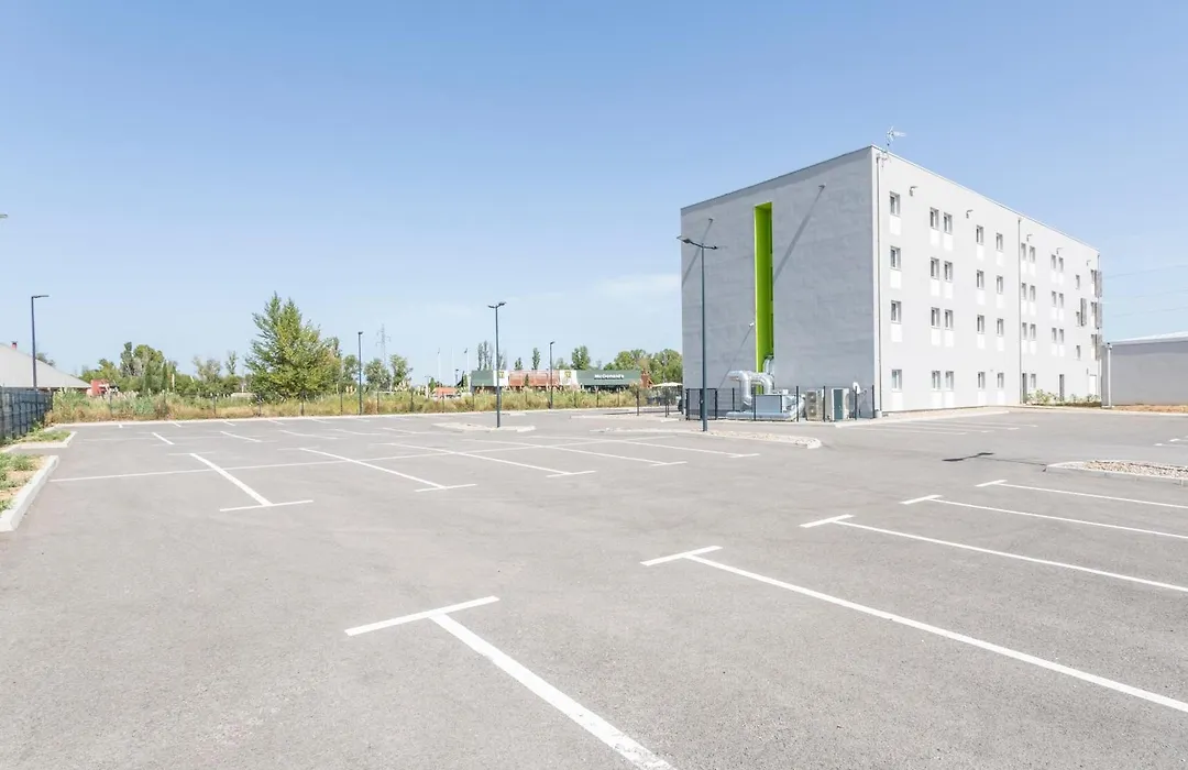 B&B HOTEL Saint-Martin-de-Crau Alpilles Camargue-1
