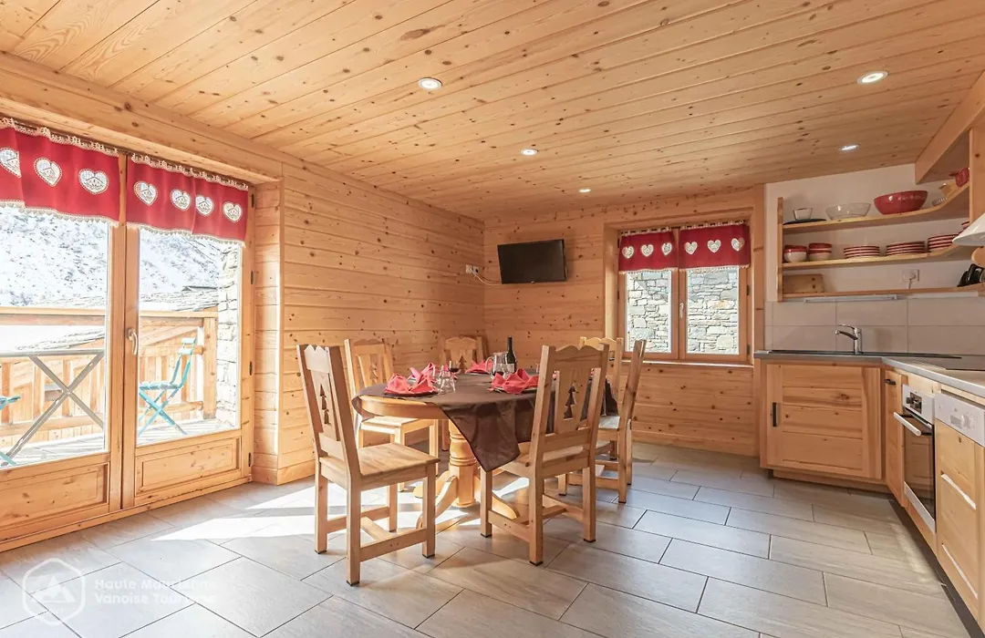 Chalet Le Bois Joli-1