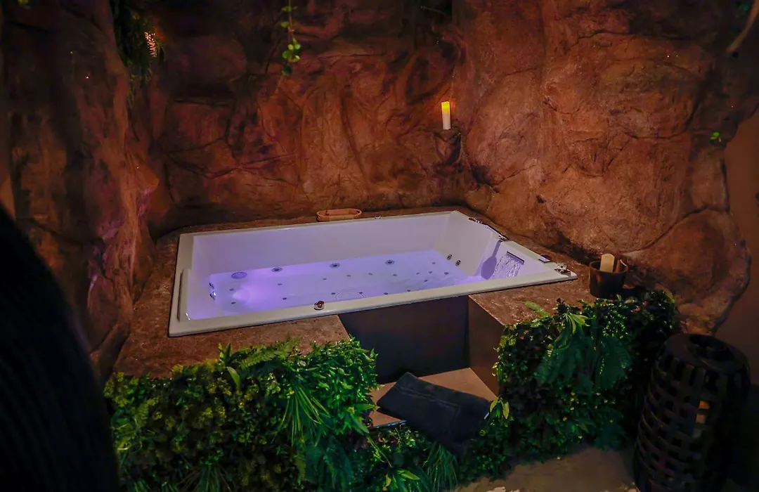 La Demeure De Poulpican Chambre La Grotte Jacuzzi Charme Romantique Terrasse Privee 300M Plage Et Restaurants La Croix Valmer - Golfe Saint Tropez-1
