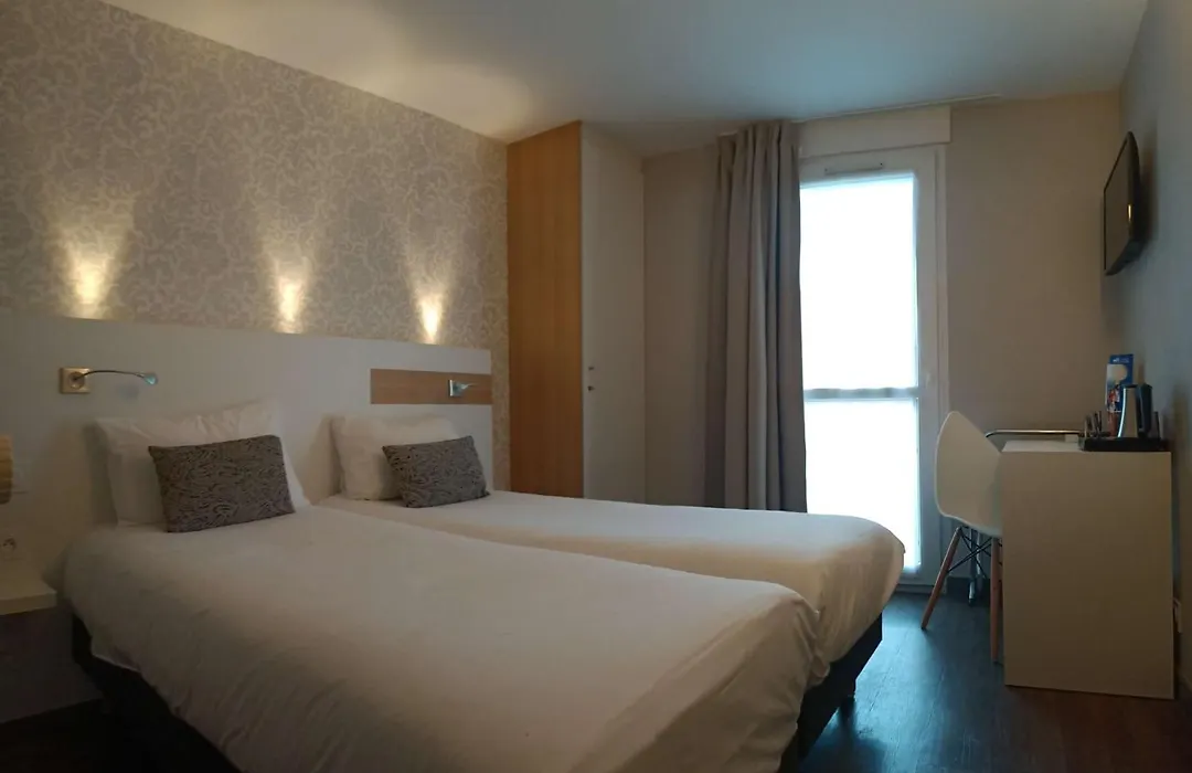 Brit Hotel Les Alizes-1