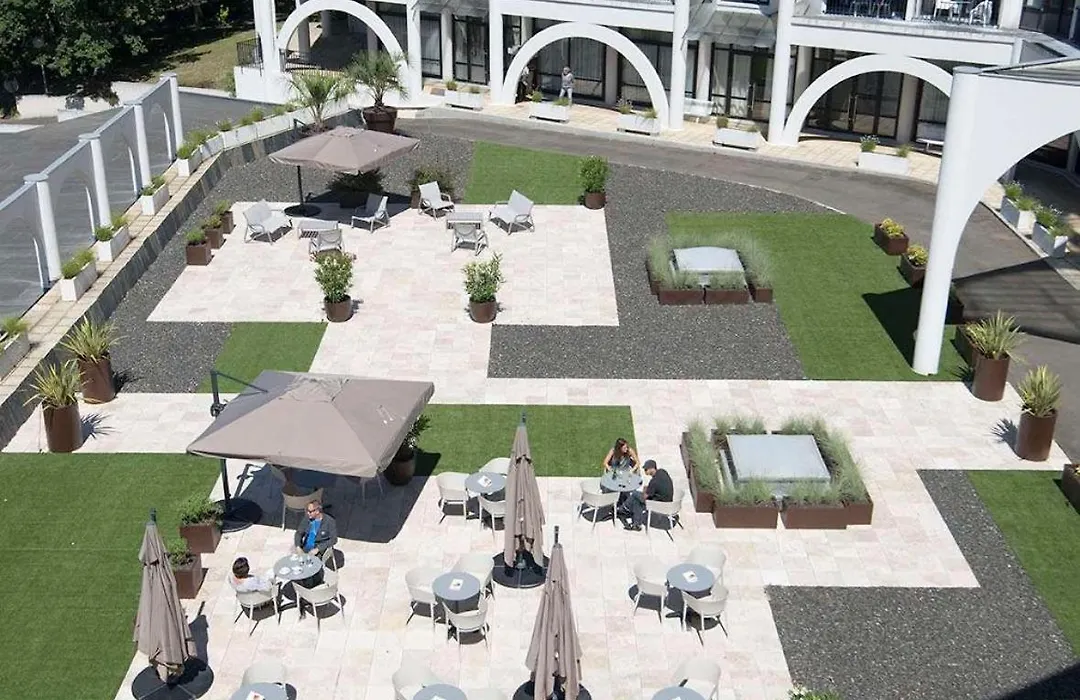Brit Hotel du Lac-1