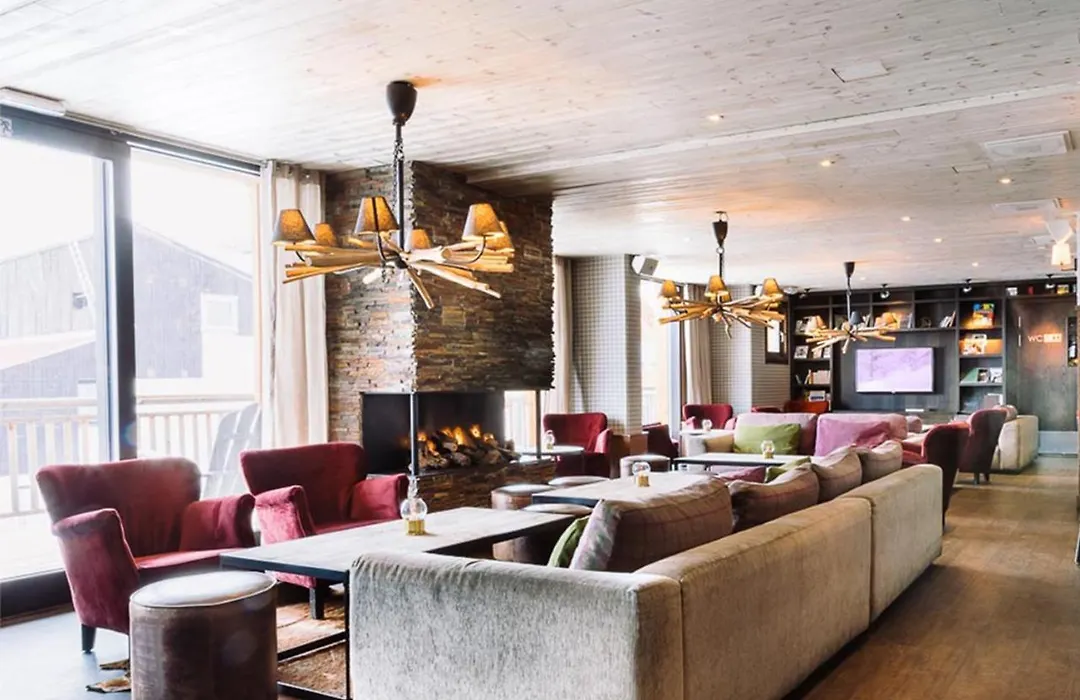 Langley Hotel Tango-1