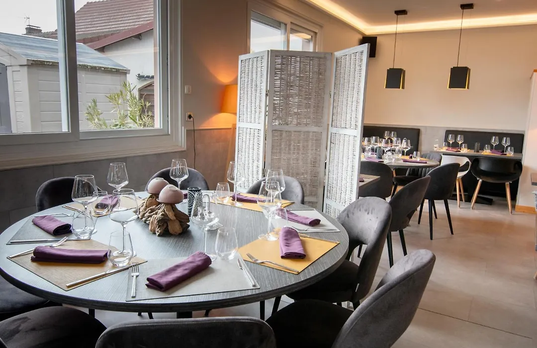 Hostellerie du Centrotel et Spa Bulles d'Allier-1