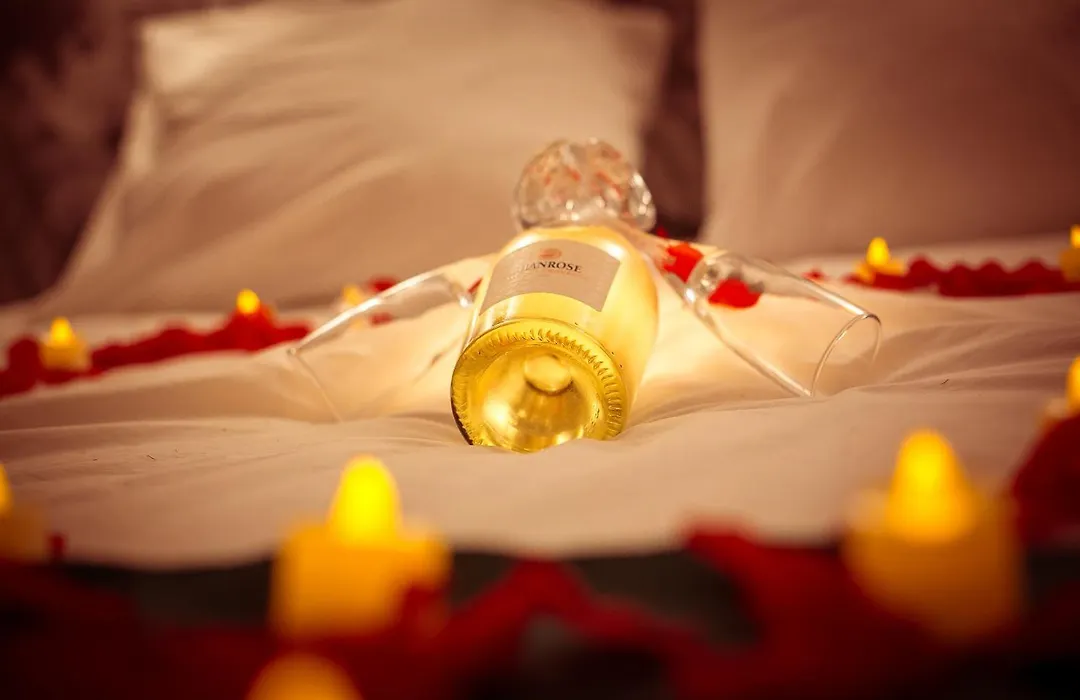 Love Room du Mont d'Or - Baignoire SPA - Minibar offert-1