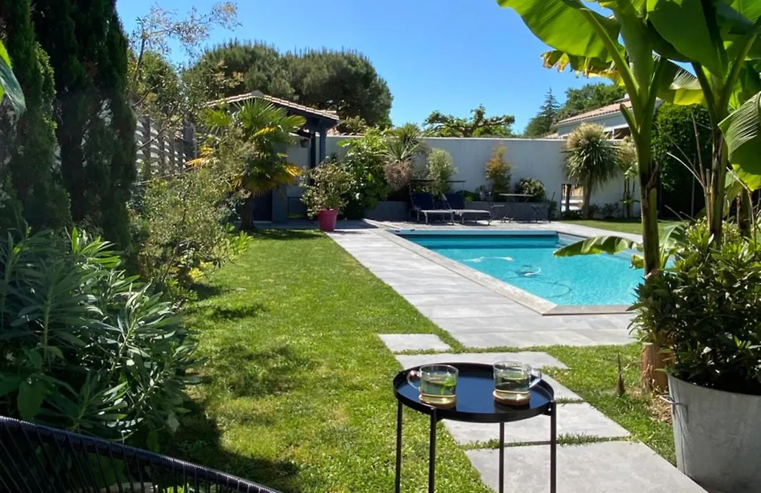 Maison M, chambre privée accès jardin piscine et jacuzzi près de La Rochelle-1