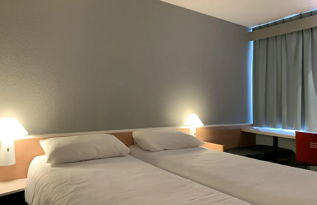 Ibis Auray-1