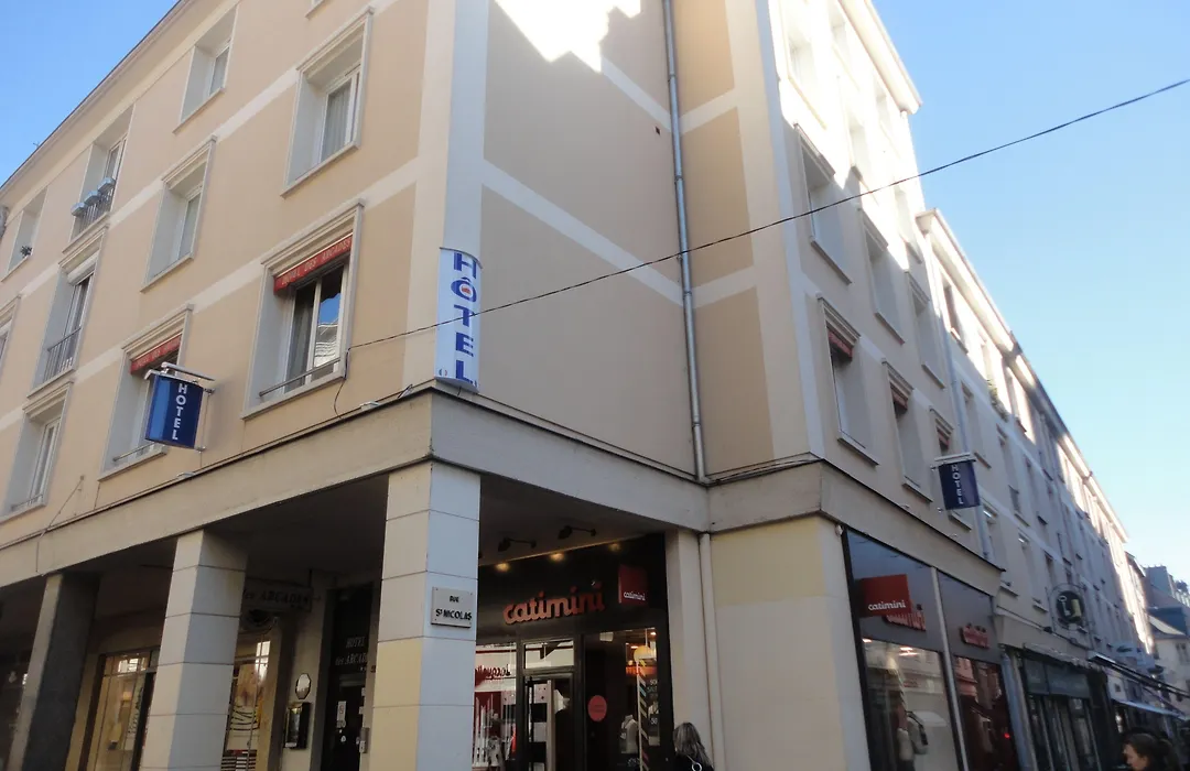 Hotel Des Arcades-1