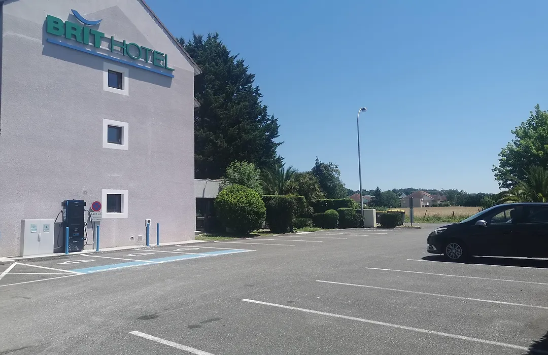 Brit Hotel Confort Pau Lons-1