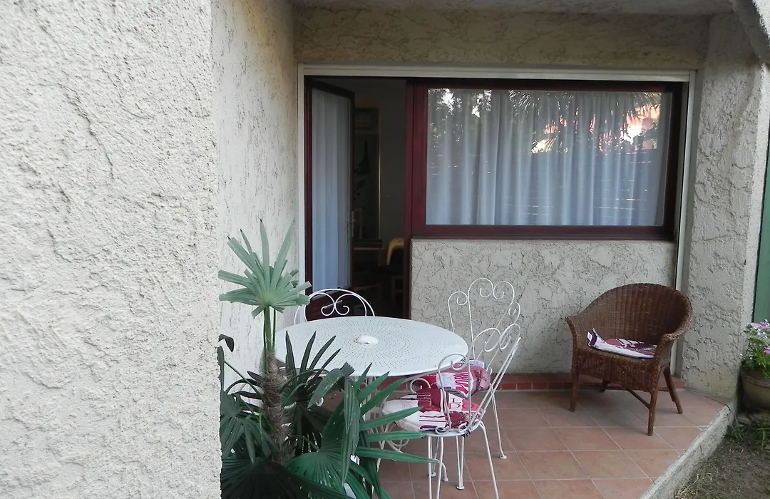 Motel Cap Sol-1