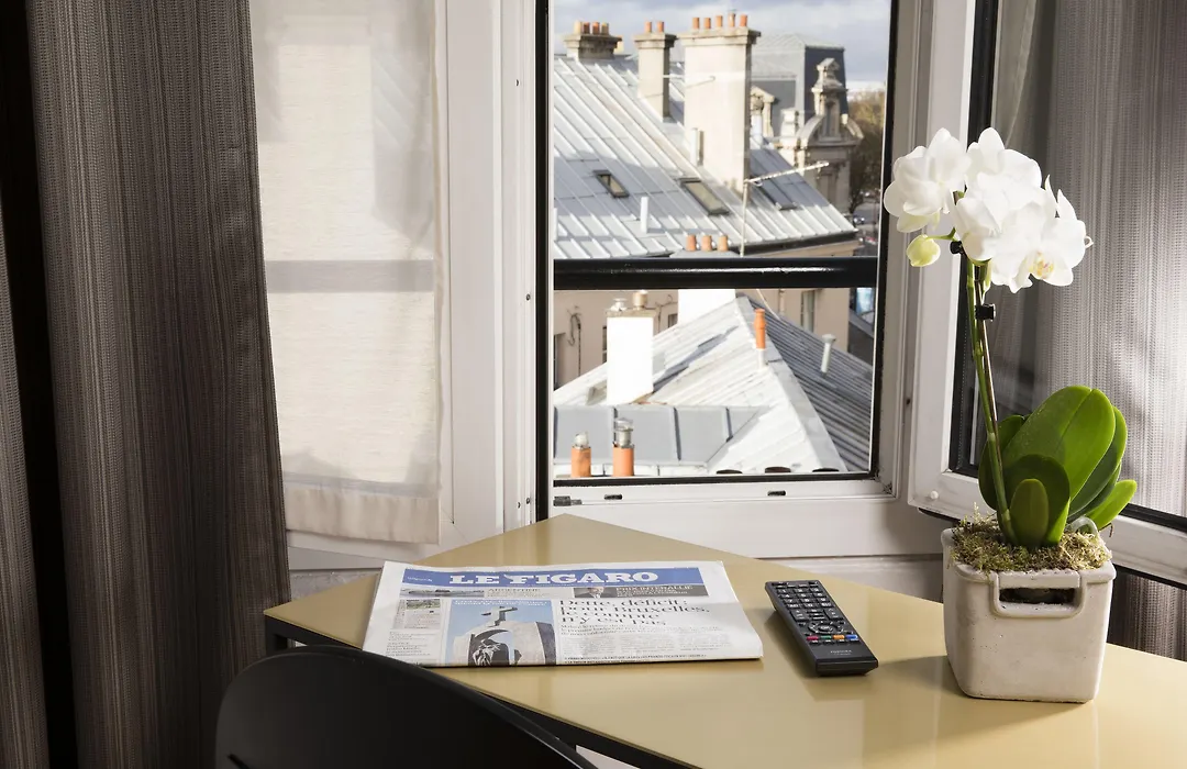 A L'Hotel Des Roys-1