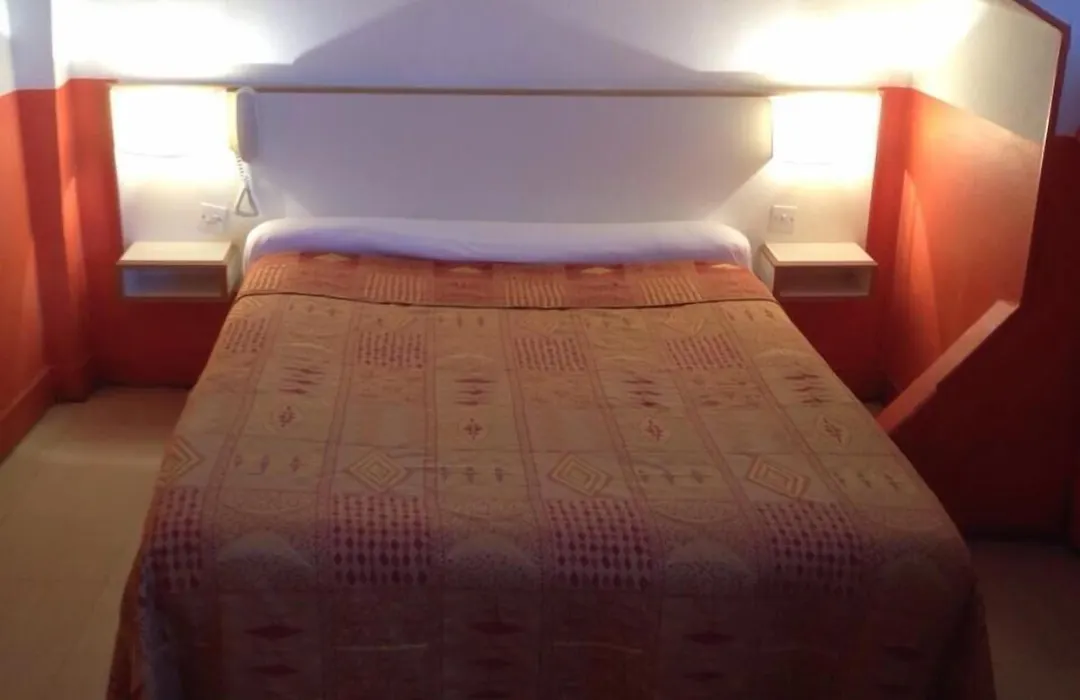 Hotel Du Pont Neuf-1