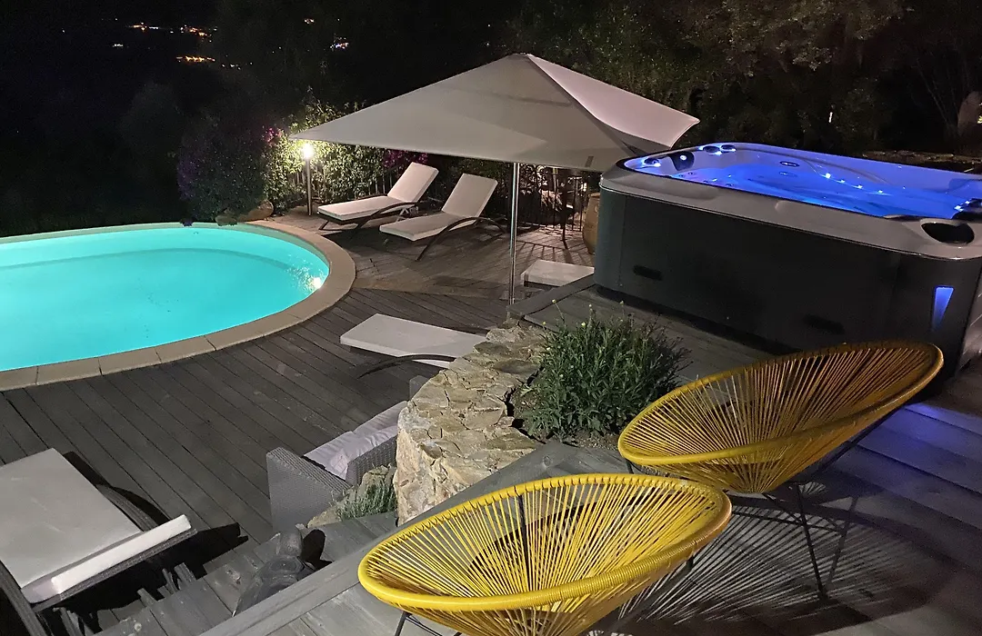 Swim Lodge Hotel Piscine Privee Ou Jacuzzi Prive-1