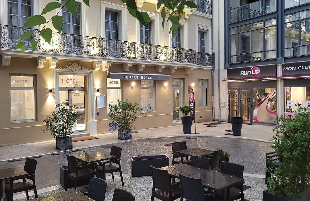 Square Hotel-1