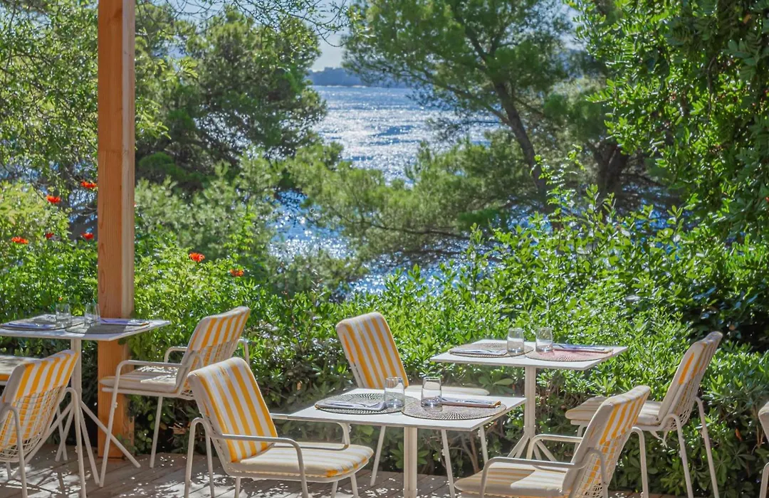 Hôtel Le Provençal - Rénové en 2025 - Bord de Mer-1