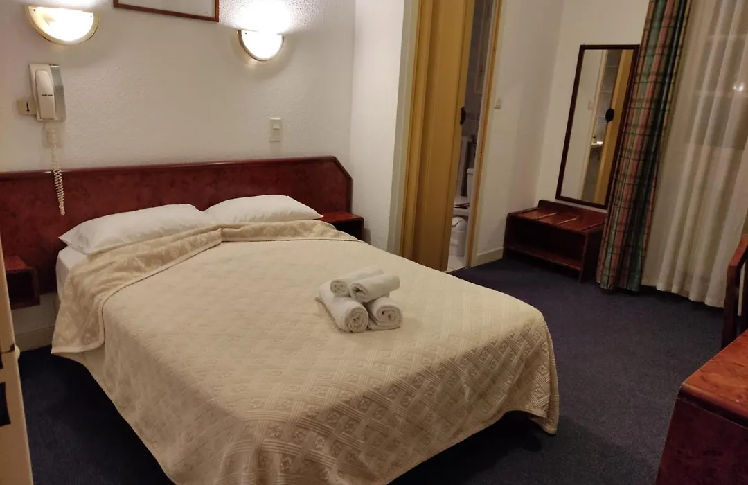 Hotel De Nevers-1