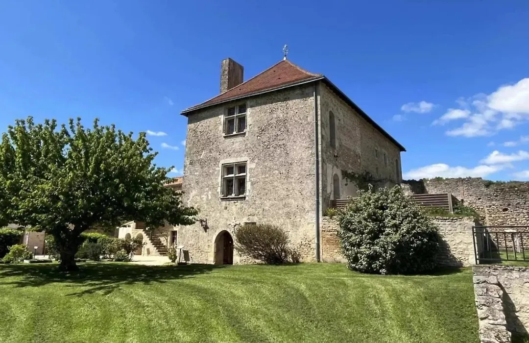 Le Vieux Chateau-1