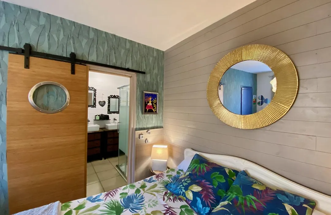 O Clair De Lune: Sarlat Retreat with Private Parking, Heated Pool & Wellness Spa-1