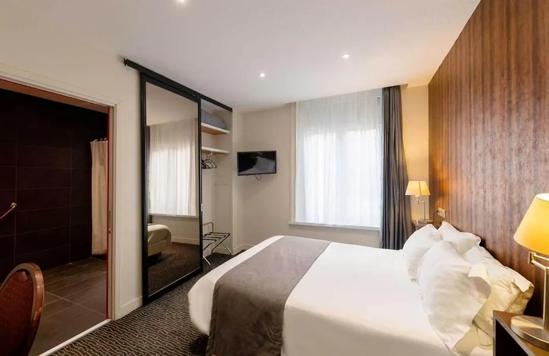 Metropol Hotel-1