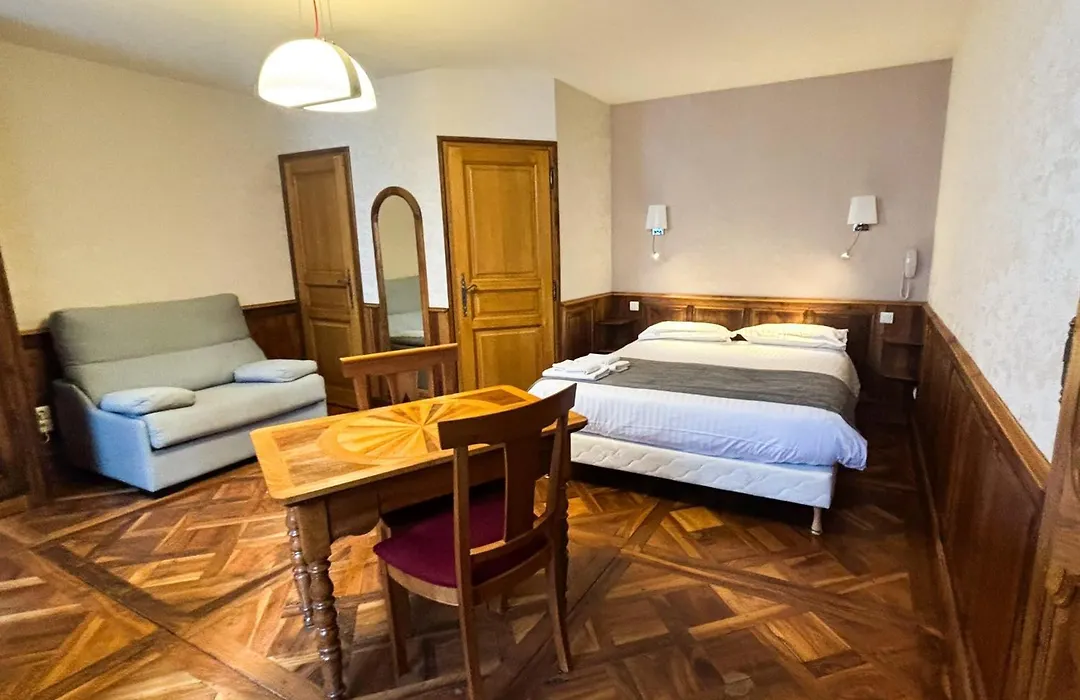 Hôtel La Montagne Fleurie-1