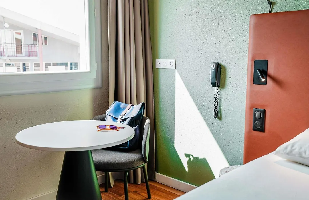 Ibis Martigues Centre-1