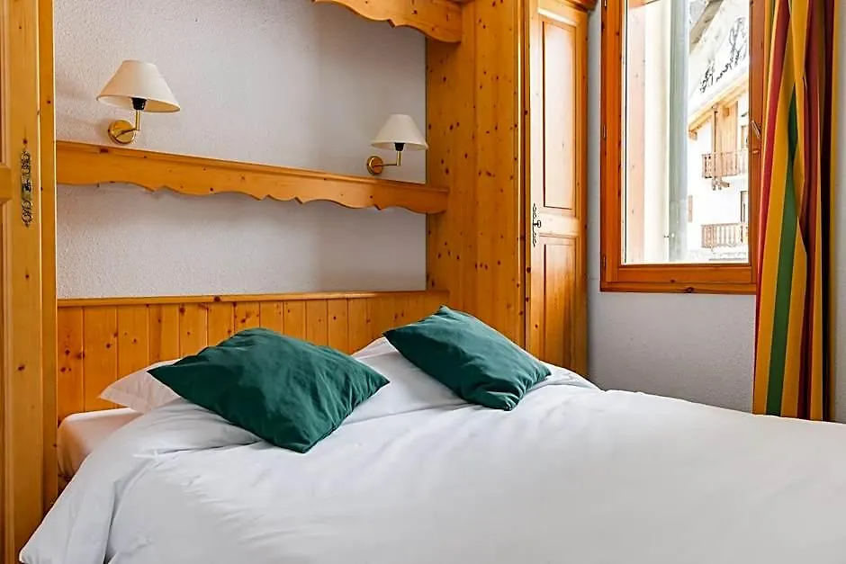 Lagrange Vacances Chalets du Galibier-1