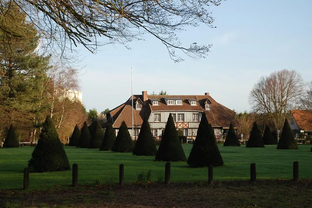 Golf Hotel-1