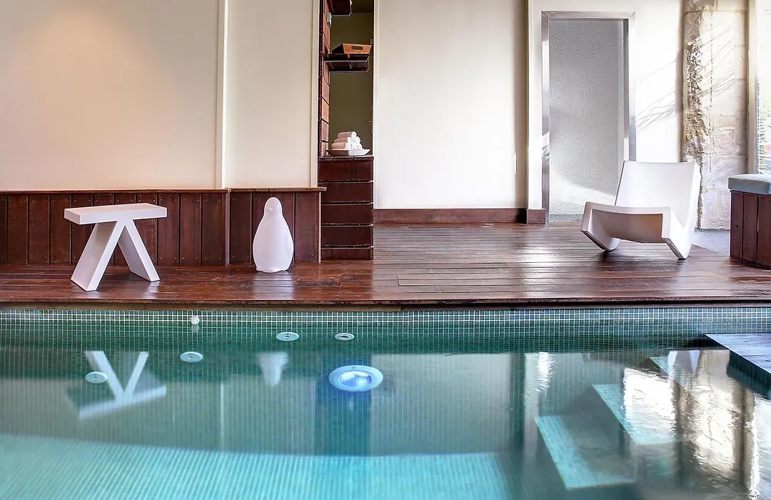 Logis Hotel Restaurant Le Dauphin Et Le Spa Du Prieure-1