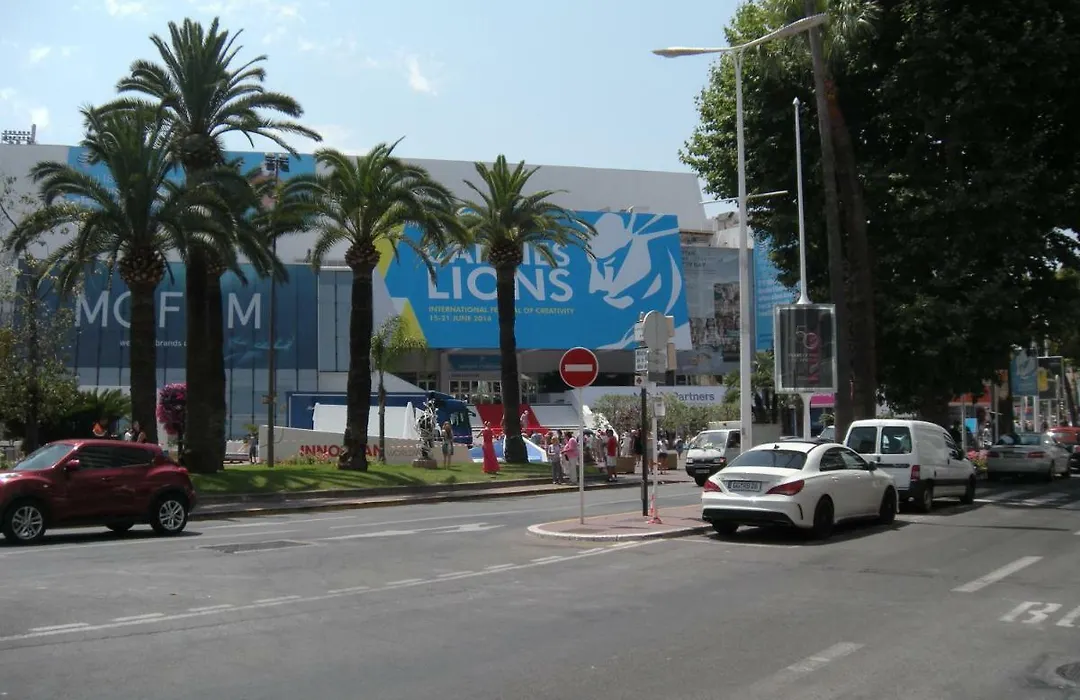 Voyage 2 pièces 3 étoiles calme plein centre à 5mn des plages et du Palais-1