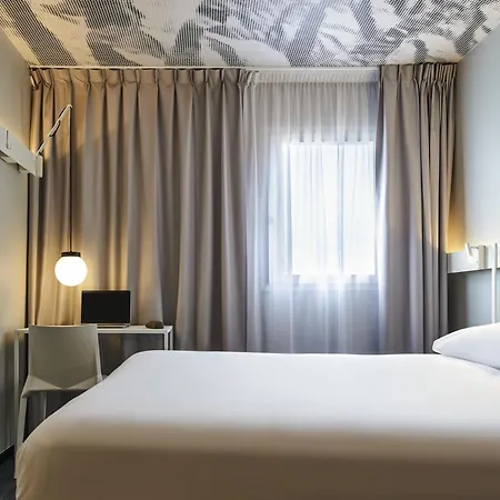 Ibis Clamart Paris Velizy-3
