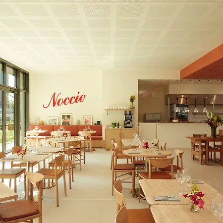 Okko Hotels Paris Rosa Parks-3