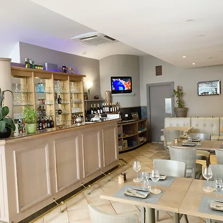 Brit Hotel Confort Le Revest Sainte-Maxime-2