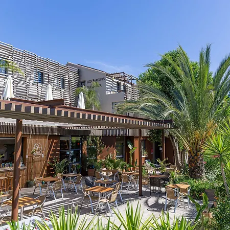 Hotel Les Jardins Du Canal - Piscine Chauffee A 28 Degres - Parking Gratuit - Garage - Bornes Electriques - Accueil Velos Et Motos - Kids Friendly-Solaire Ecoresponsable-3