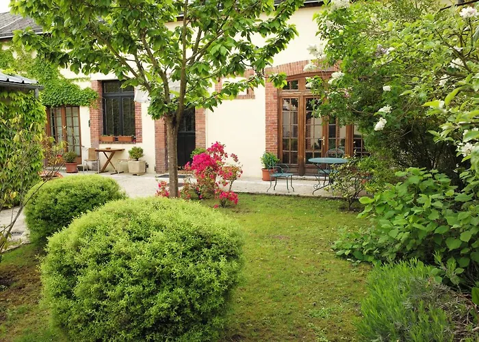 Les Crepinieres Bed and Breakfast Chartres