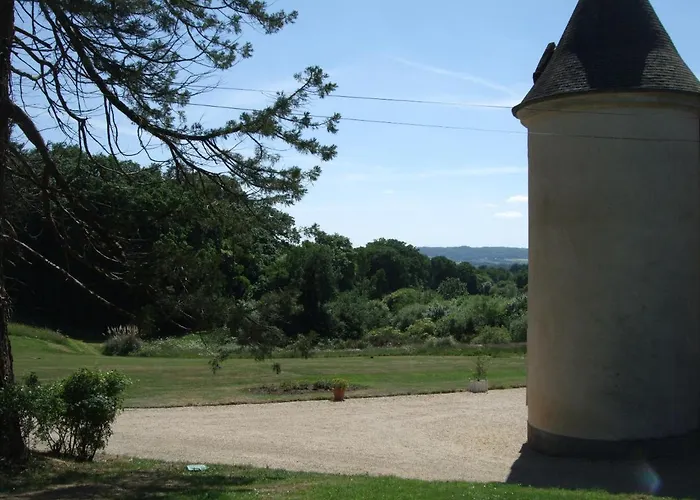 Chateau De La Ville-Hue Guer