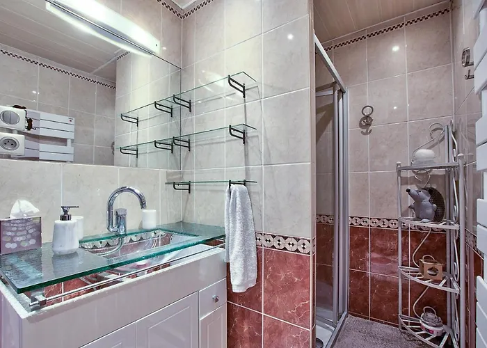 ! A découvrir ! NATURALBNB - Chambres d'hôtes zen au calme - Top confort et reposant - PARKING GRATUIT SECURISE - Garage vélos et motos - OFFERT COPIEUX PETIT DEJEUNER fait maison sucré-salé, local et bio - Accueil et convivialité garantis ! Villeurb