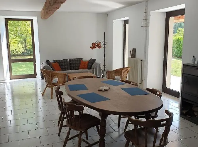 La bergerie, maison spacieuse avec grand jardin, vue sur les Pyrénées Lourdes