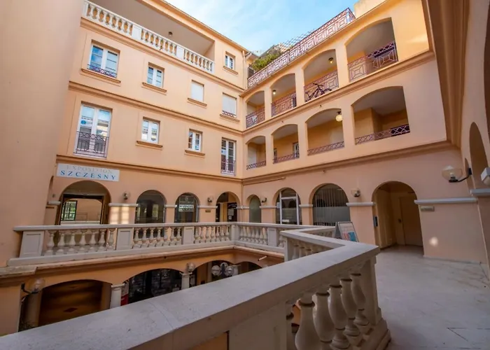 Superb Apartment In The Center Of Saint Tropez admite animales