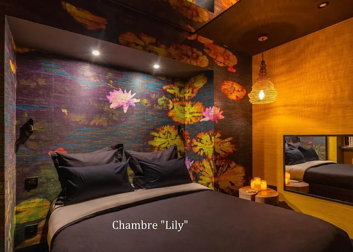 Love Hotel Avec Nuit Insolite Au Dandy Et Jacuzzi Privatise (Adults Only) Paris